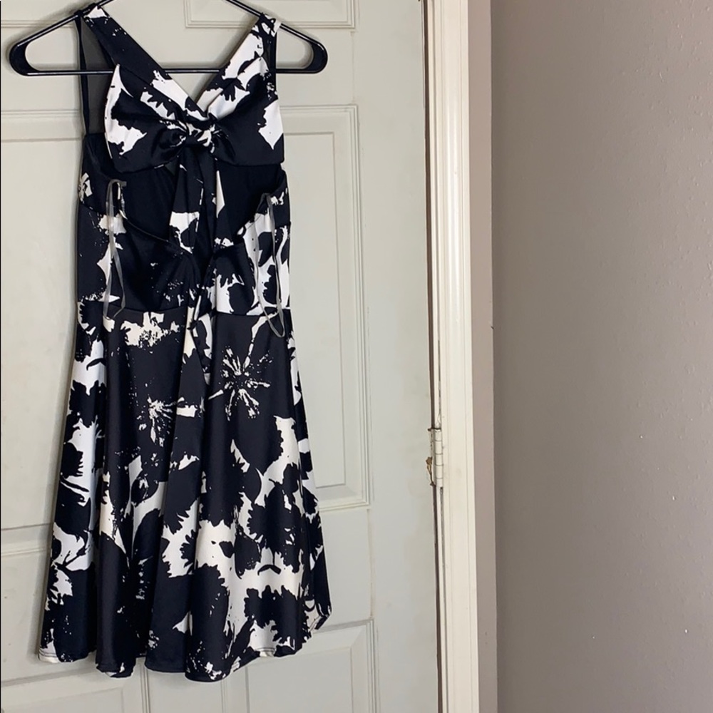 Dress - Picture 2 of 4